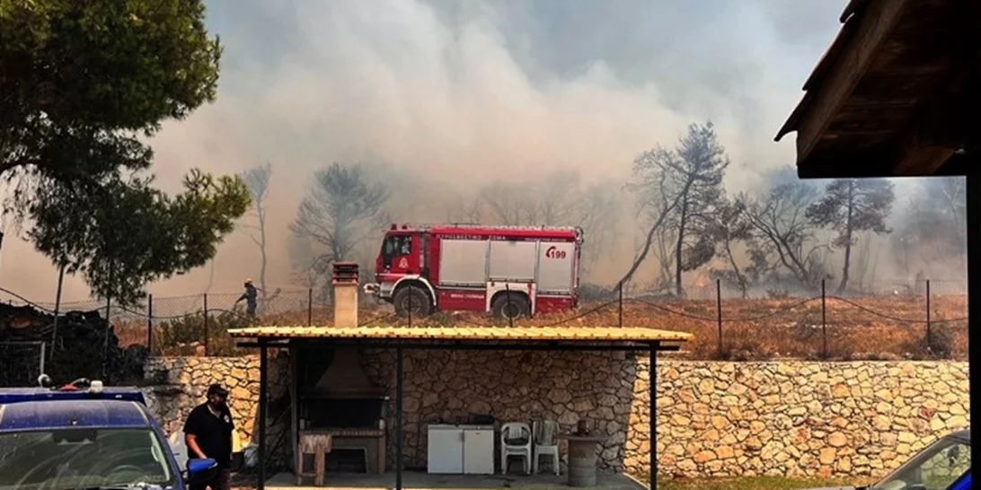 Οριοθετήθηκε η πυρκαγιά στα Μέγαρα - Παραμένουν τα μέτωπα σε Αχαΐα, Πρέβεζα, Χίο, Ζάκυνθο - 15 πυροσβέστες τραυματίστηκαν