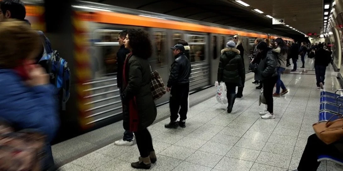 Πρεμιέρα για τις ανέπαφες πληρωμές σε Μετρό, Τραμ, Λεωφορεία και Τρόλεϊ - Τα οφέλη για τον επιβάτη