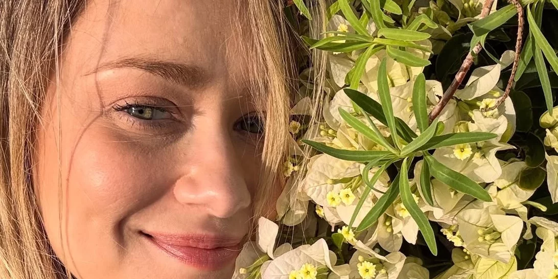 Ιωάννα Ασημακοπούλου | Ποια συμπρωταγωνίστριά της από "Το Σόι Σου" βρέθηκε στην επίσημη πρεμιέρα της στο θέατρο;