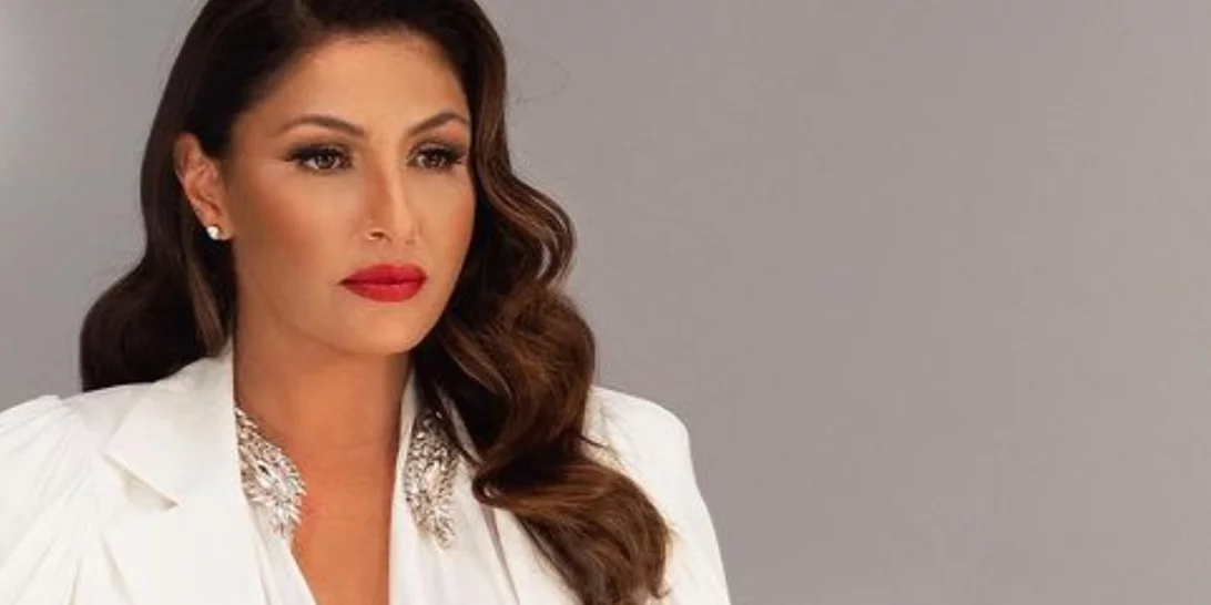 Κράτα σημειώσεις | Η Έλενα Παπαρίζου εντυπωσίασε με το λευκό σύνολό της στο Ηρώδειο