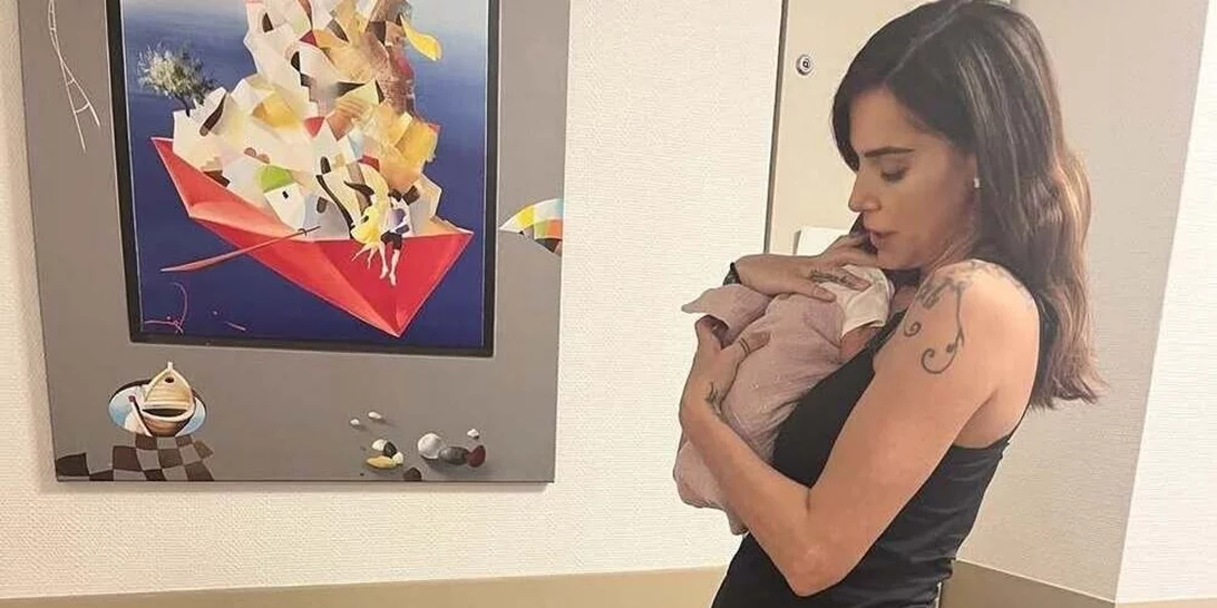 Η Ελισάβετ Σπανού σε μια συγκινητική ανάρτηση για τη στιγμή που γέννησε την κόρη της | "Έμεινα μόνη"