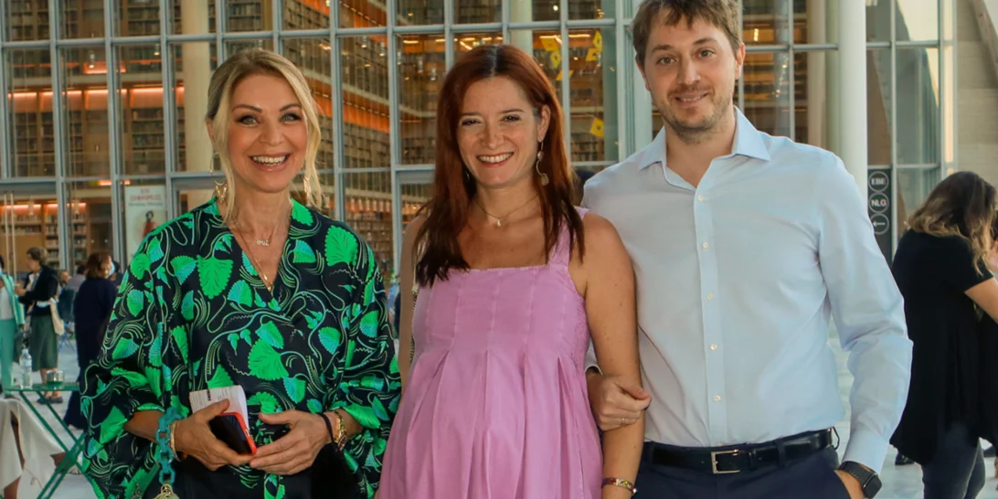 Έλλη Στάη | Βόλτα με τον γιο της, Μάρκο Κατσίμη, και την εγκυμονούσα σύζυγό του