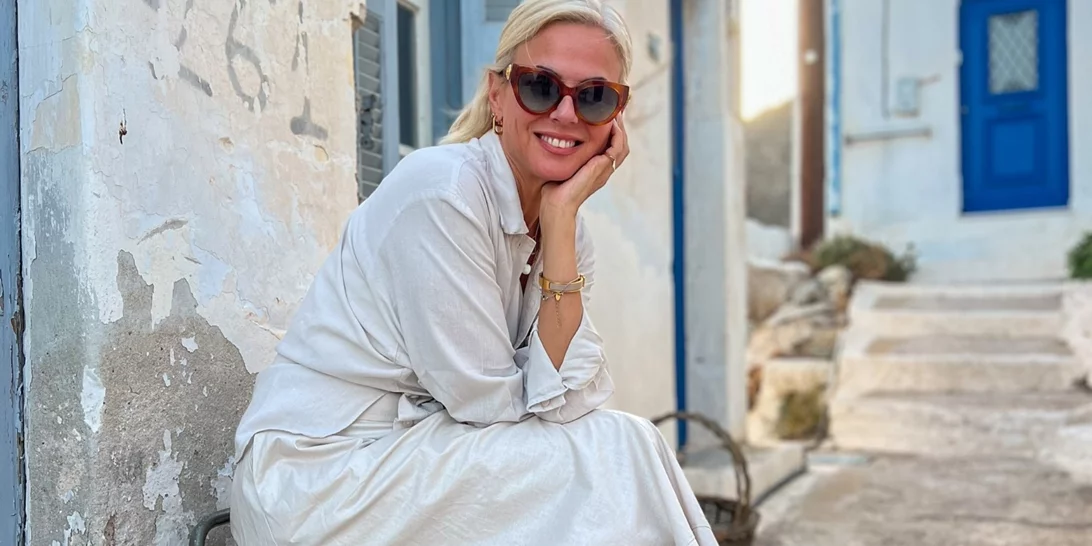 Η Χριστίνα Κοντοβά με το ολόσωμο μαγιό που κολακεύει όλες τις σιλουέτες