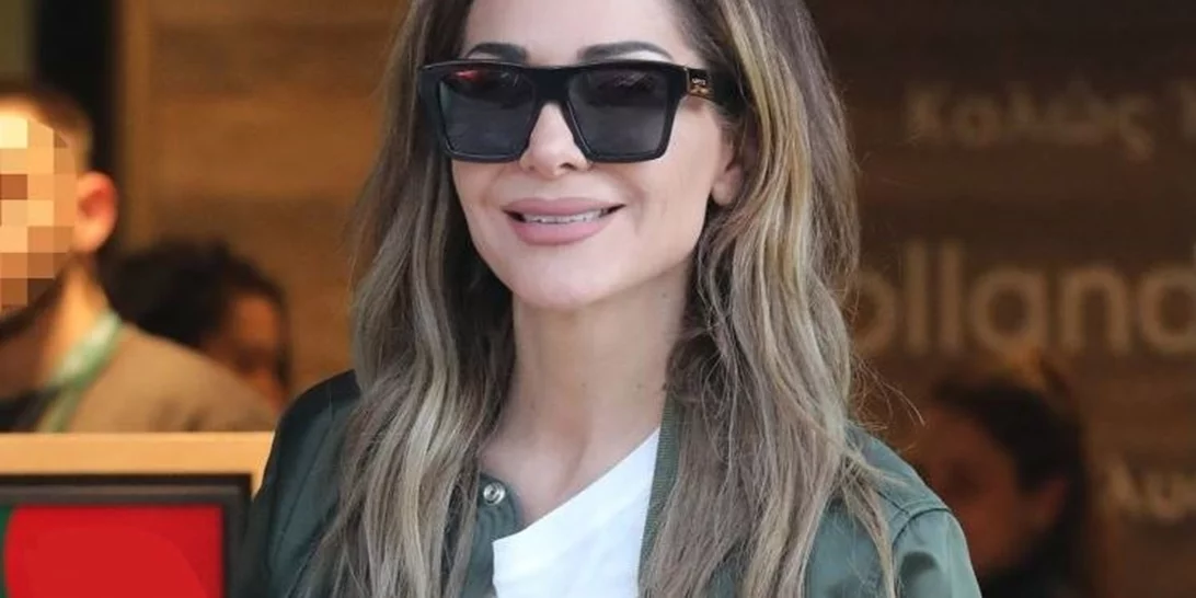 Δέσποινα Βανδή | Στον Καναδά με το (πλέον) χαρακτηριστικό και αγαπημένο της look