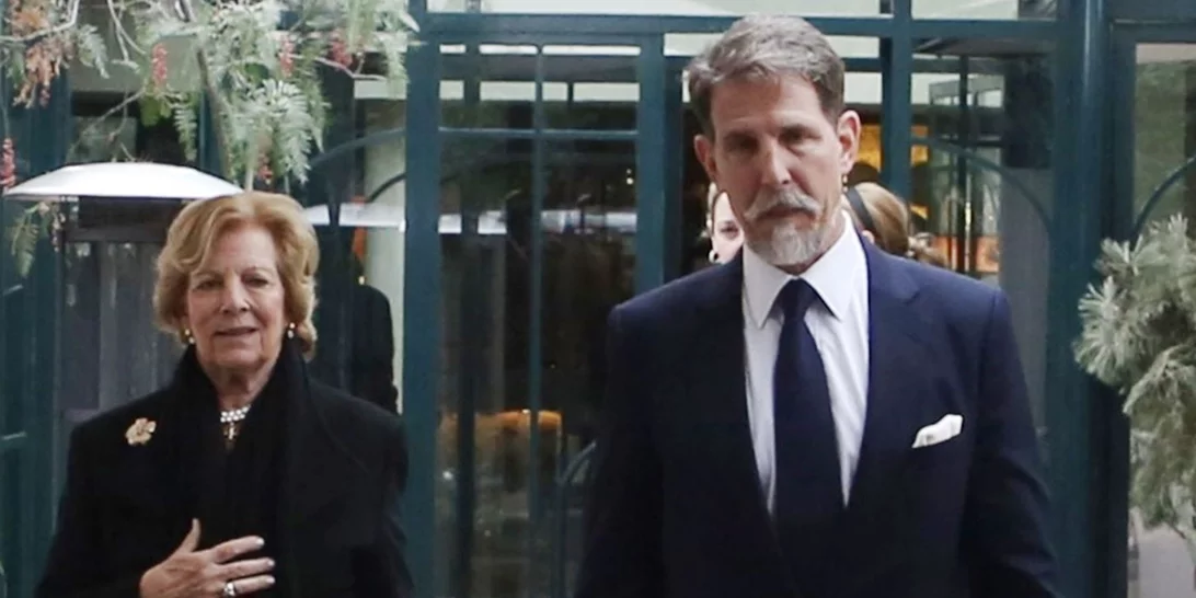 Η Άννα Μαρία και ο Παύλος Ντε Γκρες στην Παλαιά Βουλή | Η βραδινή εμφάνιση μητέρας και γιου