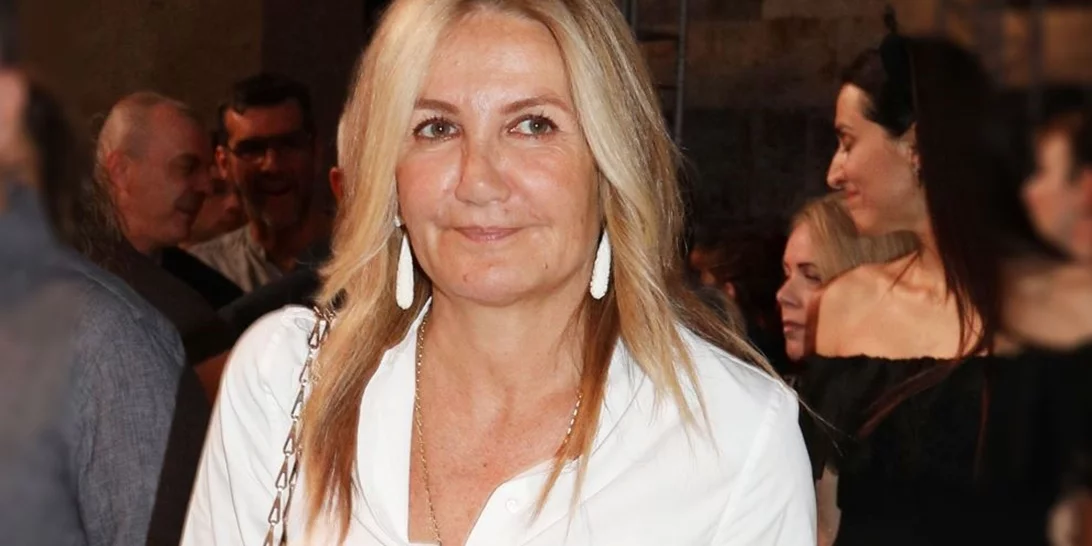 Η Μαρέβα Μητσοτάκη στο Ηρώδειο | Η ιριδίζουσα φούστα παρεό απογείωσε το σύνολό της