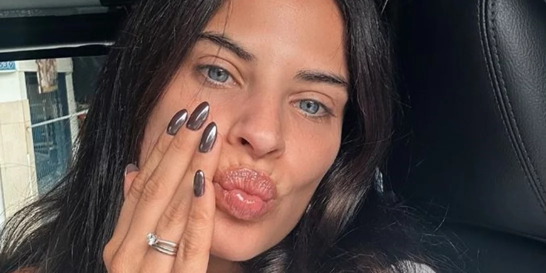 Η Χριστίνα Μπόμπα στο ολοκαίνουργιο μπάνιο της | Φωτογραφίζει τις κόρες της που βουρτσίζουν τα δόντια τους