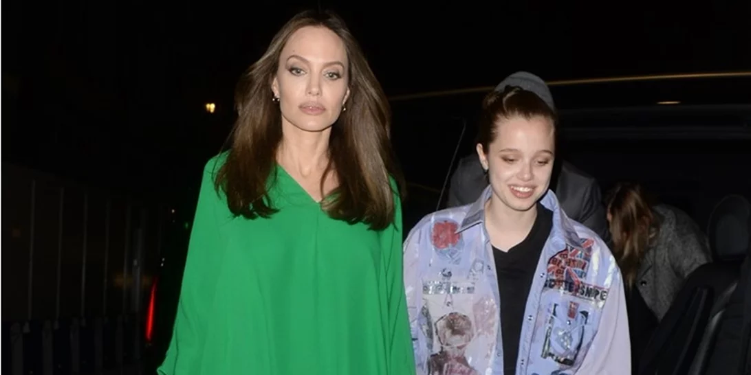 Αngelina Jolie– Shiloh | Μητέρα και κόρη ζητωκραυγάζουν στις κερκίδες για τους Maneskin kai to twitter τις αποθεώνει