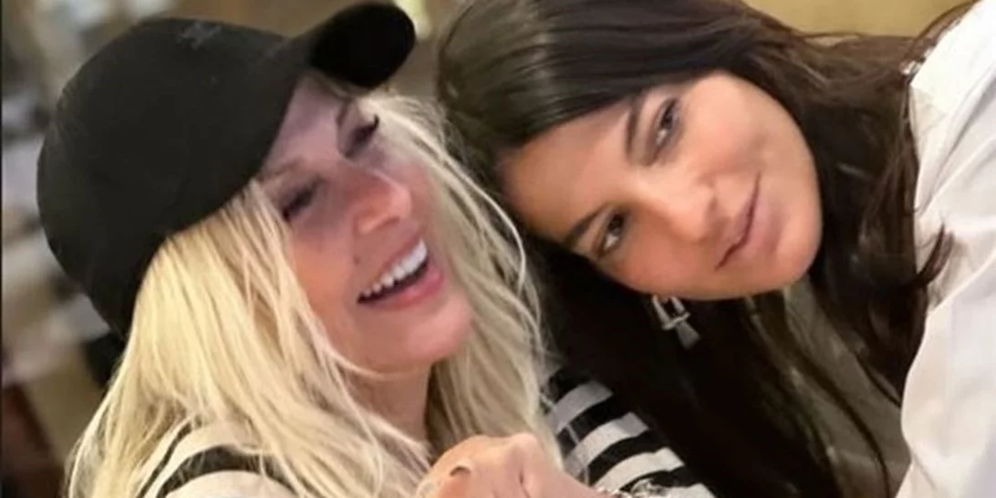 Η Δήμητρα Κούστα φωτογραφίζει την Άννα Βίσση να κάνει "κήρυγμα" στον Γιάννη Κούστα