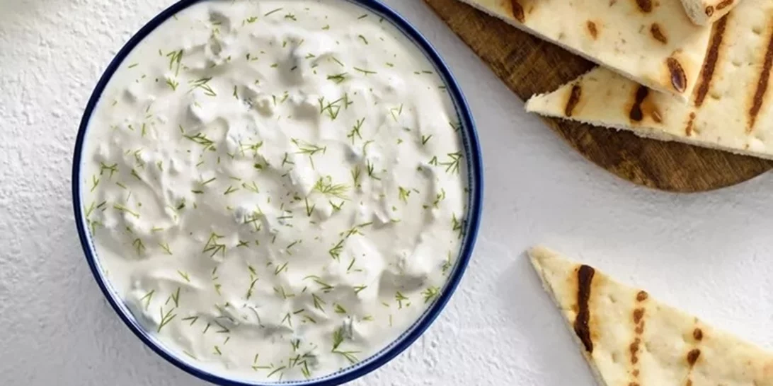 Έφαγες σκόρδο; Το φρούτο που "σβήνει" τη μυρωδιά από την αναπνοή