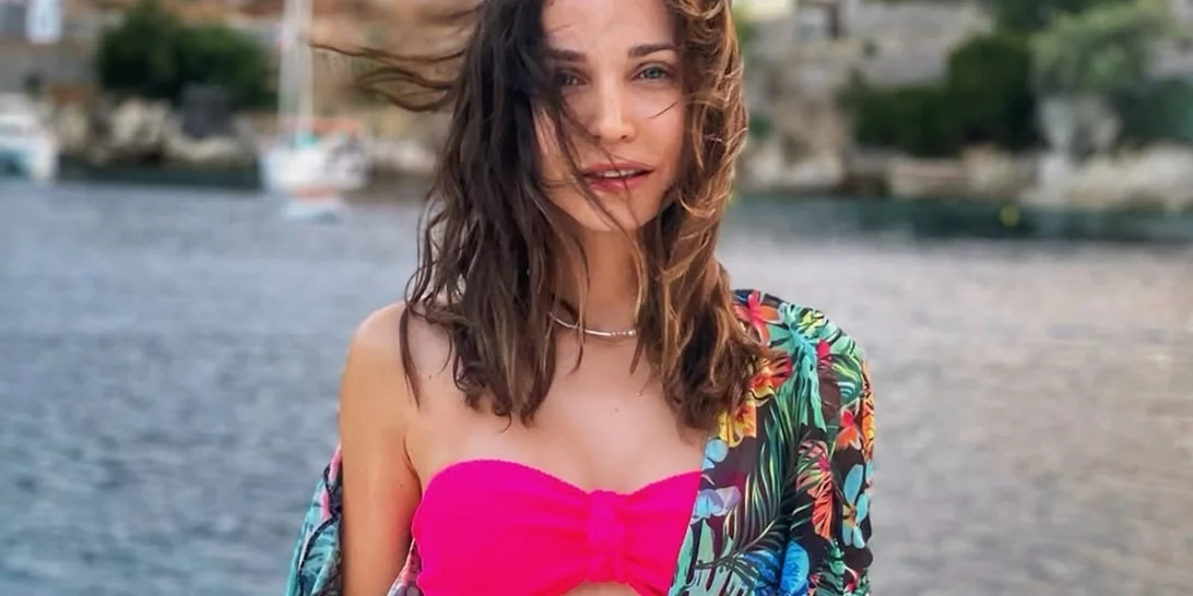 Κατερίνα Γερονικολού | Με λεοπάρ μαγιό σε σκάφος στο Μεγανήσι