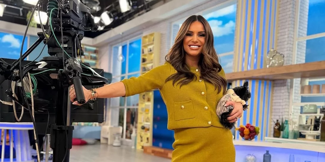 Ελένη Τσολάκη | Πώς φορά το καμηλό παλτό στην εγκυμοσύνη