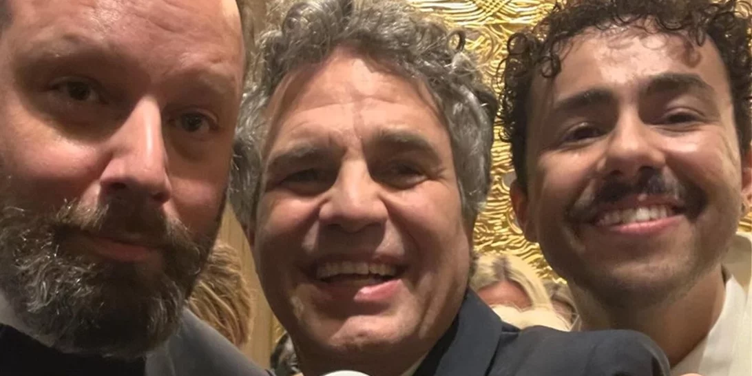 Χρυσές Σφαίρες | Ο Mark Ruffalo δημοσίευσε φωτογραφία με τον Γιώργο Λάνθιμο μετά τη νίκη του "Poor Things"