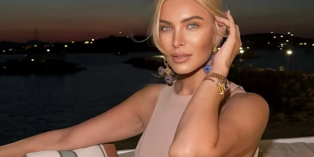 Κατερίνα Καινούργιου | Δείπνο με τους συνεργάτες της στο εστιατόριο του Πάνου Κουτσουμπή