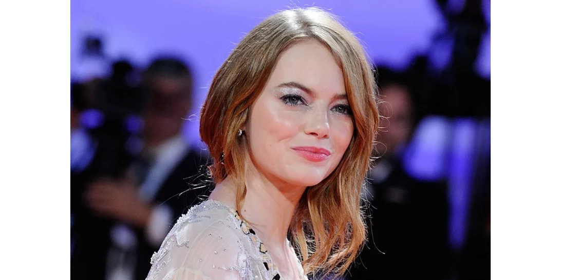 Το look που επέλεξε η Emma Stone για να ταξιδέψει στην Ελλάδα
