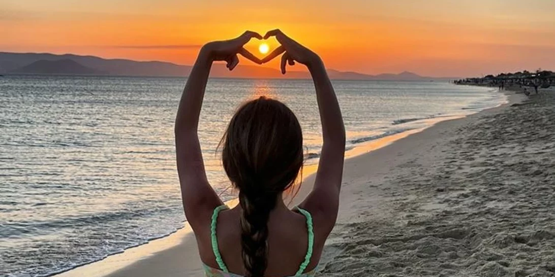 Έτοιμη για την έκτη δημοτικού η Εύα Τσιμιτσέλη | Η Βάσω Λασκαράκη φωτογραφίζει την κόρη της