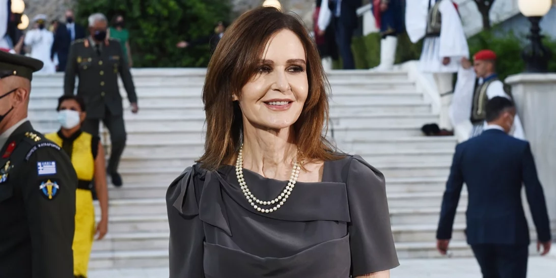 Κάτια Δανδουλάκη | Το διαχρονικό άρωμα που έχει πάντα στο καμαρίνι της