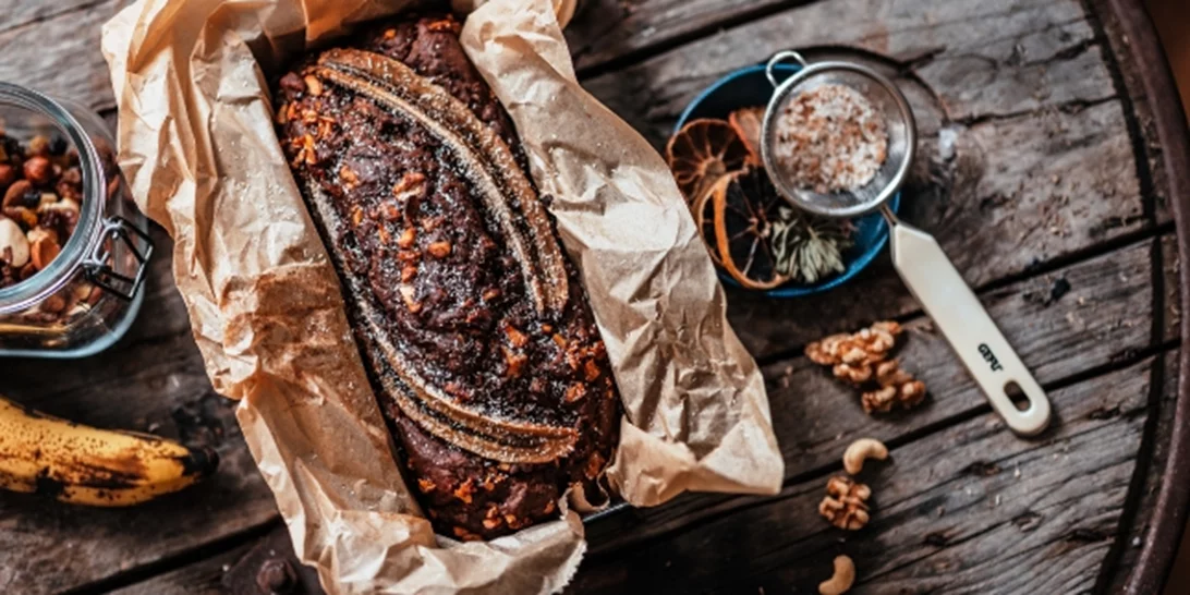 Υπερσοκολατένιο κέικ με μπανάνες για το μωρό σου | Χωρίς ζάχαρη με υλικά που έχεις στην κουζίνα σου