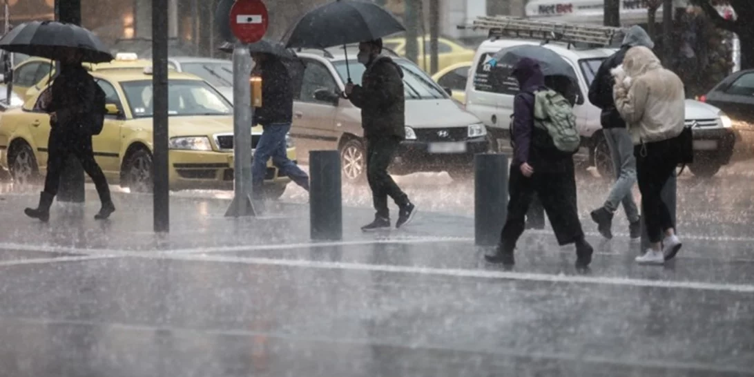 Καιρός: Βροχές και άνοδος της θερμοκρασίας σήμερα - Έρχεται βαρυχειμωνιά και τσουχτερό κρύο