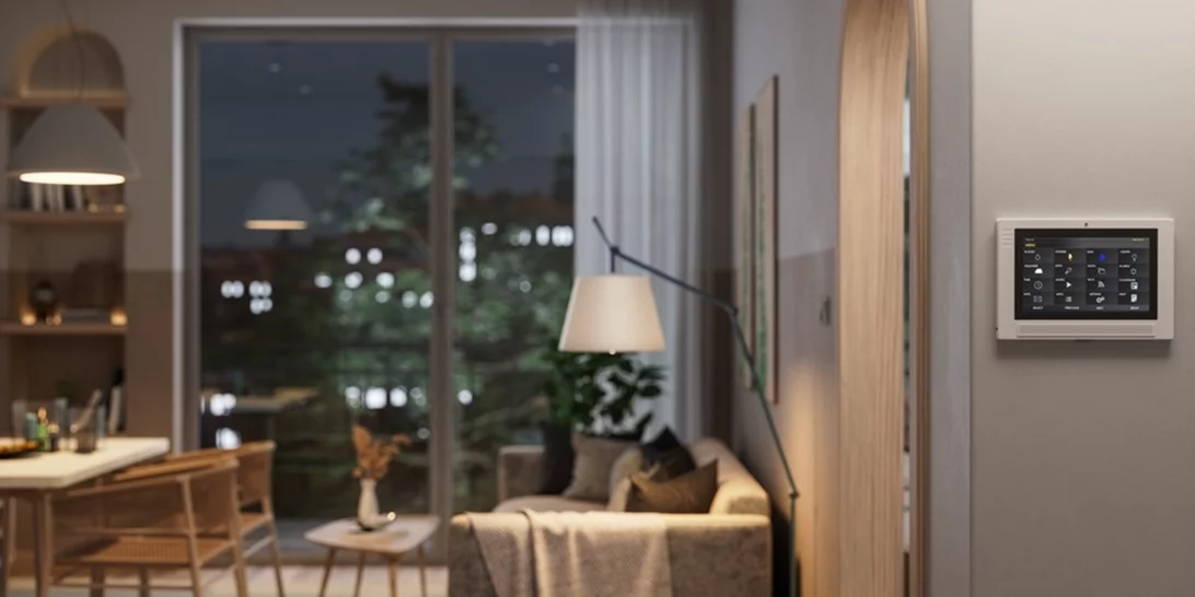 Η Σοφία Αλιμπέρτη μας δείχνει την αγαπημένη της γωνιά στο σπίτι | Το φωτιστικό της θα το βρεις στην IKEA