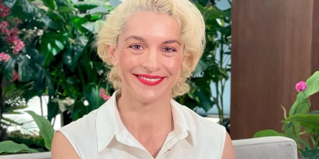 Η μικρή Ολλανδέζα | Η Γιούλικα Σκαφιδά ποζάρει με τις τέλειες πλεξούδες