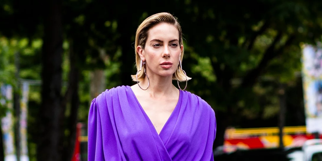 Τα πιο κομψά "μεταβατικά" outfits για γυναίκες άνω των 50