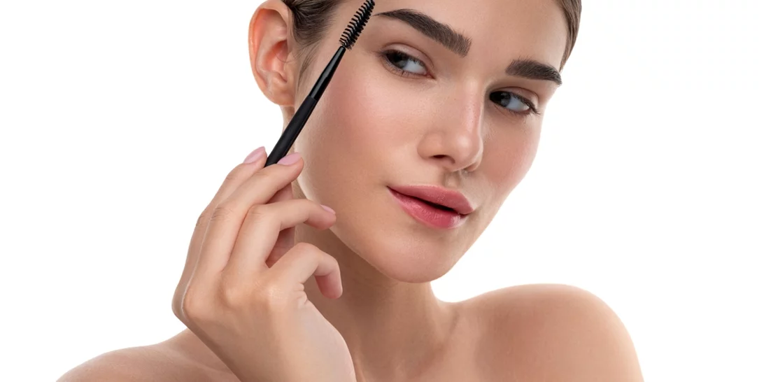 Θες φρύδια με χαρακτήρα και μάτια με ένταση; Αυτό είναι το μυστικό