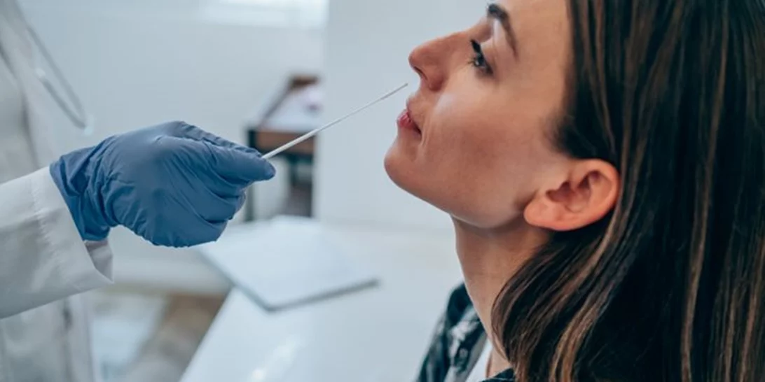 Έχεις θετικό rapid test | Μπορεί να είναι "ψευδώς θετικό"; Τι λένε οι ειδικοί