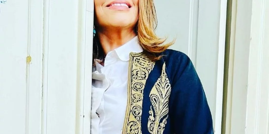 Μιμή Ντενίση | Με halter εμπριμέ φόρεμα στο Ηρώδειο