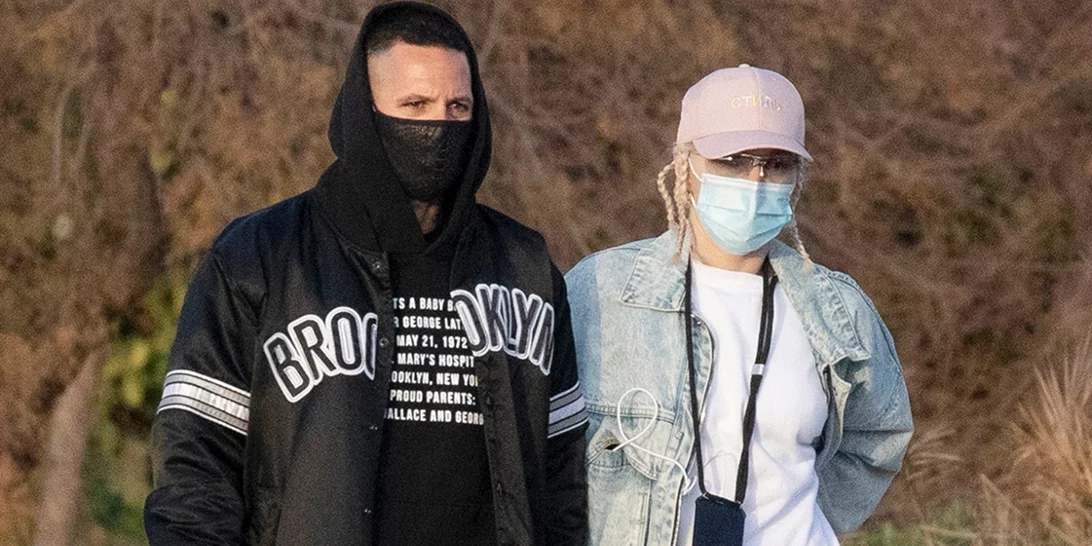 Τάμτα | Με look που δίχασε σε βόλτα με τον Πάρη Κασιδόκωστα (pics)