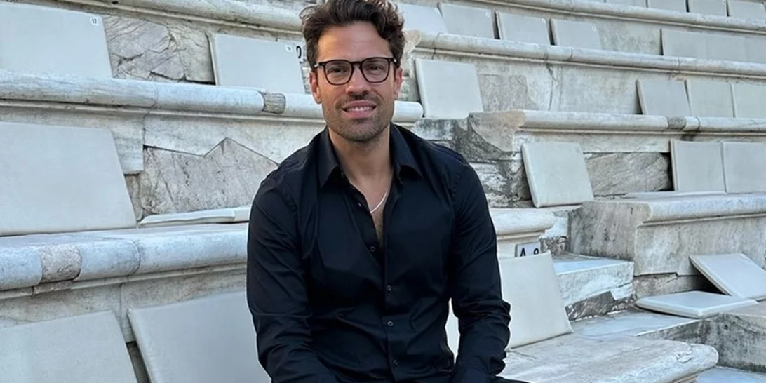 Κωνσταντίνος Αργυρός | Παρουσίασε το νέο του τραγούδι στην παλιά του γειτονιά – Το βίντεο που μοιράστηκε και η κοσμοσυρροή στο Ίλιον