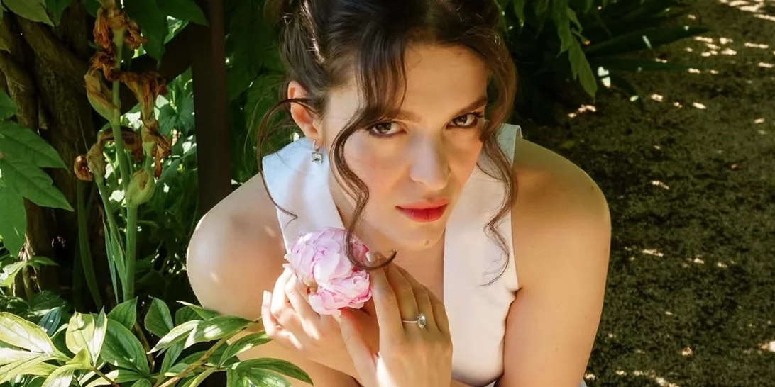 Καλλιόπη Χάσκα | Η εντυπωσιακή εμφάνιση με maxi black dress σε βραδινή έξοδο