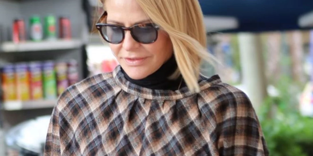 Η Τζένη Μπαλατσινού σε εργαστήρι ζωγραφικής στην Πάτμο - Κάνει μαθήματα