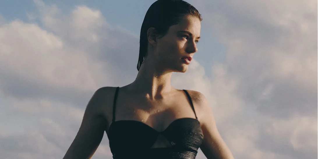 Γίνε η πιο κομψή εκδοχή του εαυτού σου και στην παραλία | Τα μαγιό που αξίζει να έχει στη συλλογή της μία fashionista