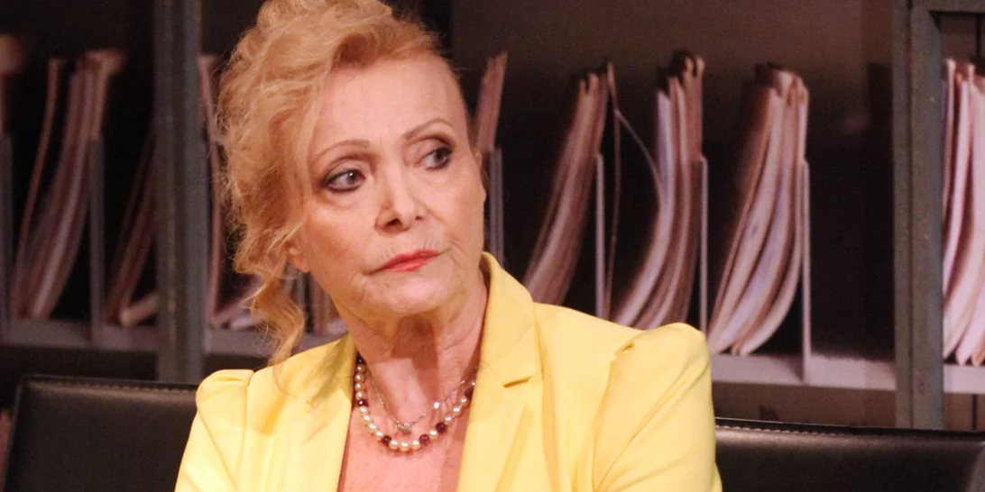 Νέλλη Γκίνη | Με την απόλυτη τάση των 70s σε βραδινή έξοδο με τον Βαγγέλη Σειληνό και την Τζένη Βάνου