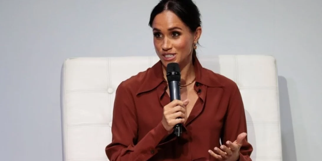 Η Meghan Markle αμακιγιάριστη με ατημέλητα μαλλιά σε ένα συγκινητικό βίντεο