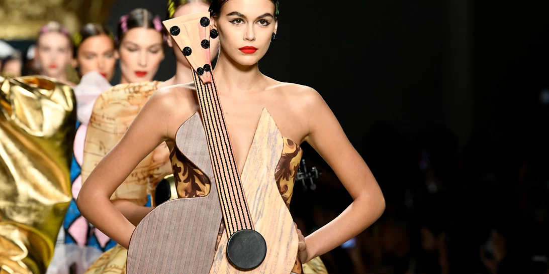 Ο οίκος Moschino "αφήνει" το Μιλάνο για τη Νέα Υόρκη