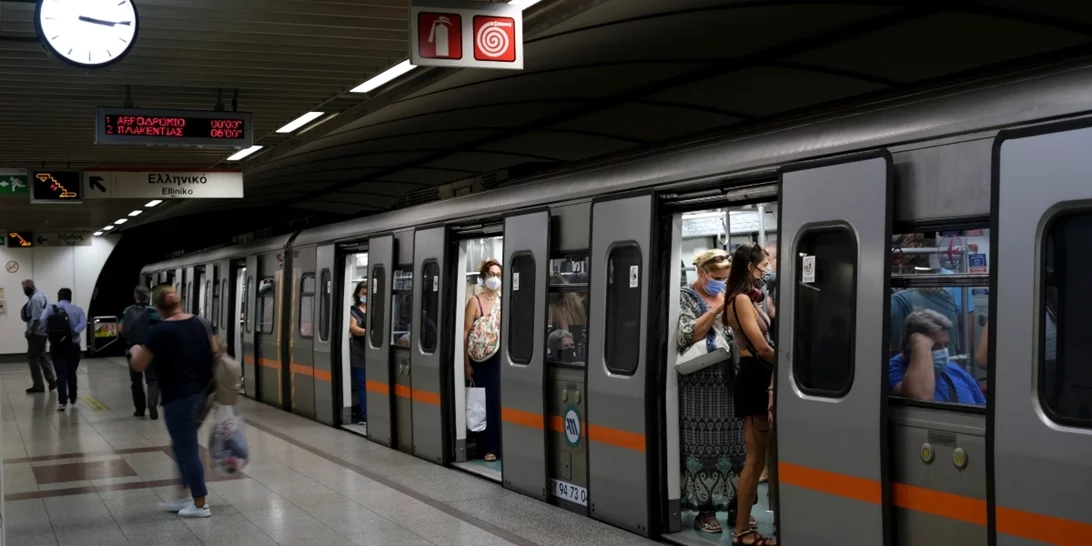 Παραμονή Πρωτοχρονιάς: Ωράριο καταστημάτων και σούπερ μάρκετ - Σύγχυση για τις 2 Ιανουαρίου - Πώς θα κινηθούν τα ΜΜΜ