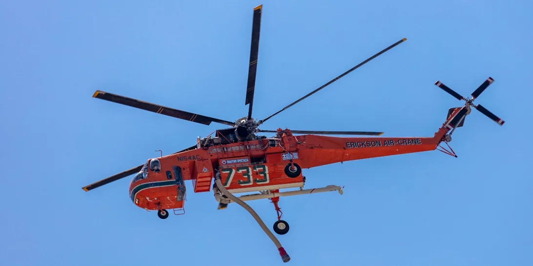 Φωτιά στην Πάρνηθα | Συναγερμός με 58 πυροσβέστες, 2 αεροσκάφη και 3 ελικόπτερα στην περιοχή Ντάρδιζα [Βίντεο]