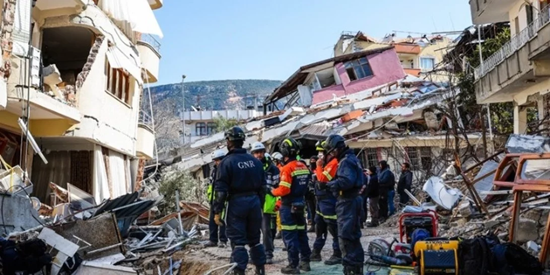 Το "πλοίο της αγάπης" φεύγει για την Τουρκία | Πέντε νταλίκες με ανθρωπιστική βοήθεια για τους σεισμόπληκτους