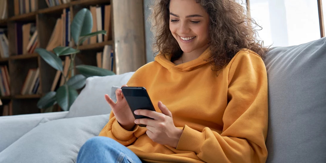 Τα μέσα κοινωνικής δικτύωσης μπορούν να είναι επικίνδυνα για τους νέους, προειδοποιεί ο αρχίατρος των ΗΠΑ