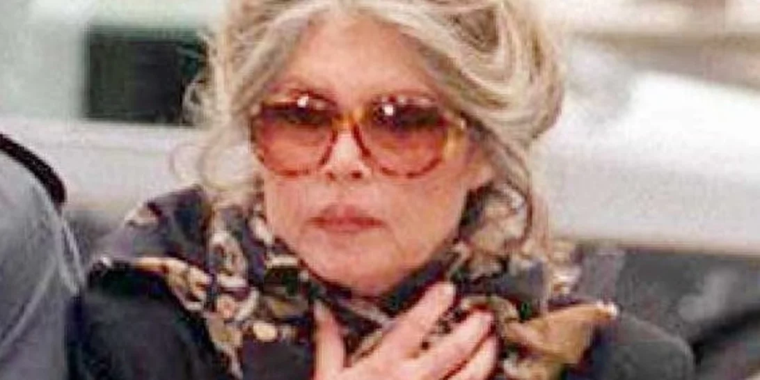 Η Μπριζίτ Μπαρντό "αναρρώνει στο σπίτι της" έπειτα από μια μικροεπέμβαση