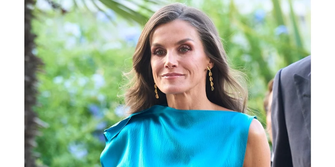 Βασίλισσα Letizia | Το φθινοπωρινό look που δημιούργησε με ένα λευκό παντελόνι