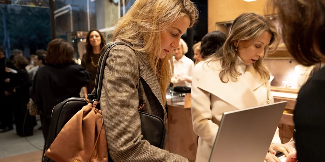 Οικογενειακή έξοδος για τη Χρυσή Βαρδινογιάννη | Σπάνια εμφάνιση με τρία αγαπημένα της πρόσωπα