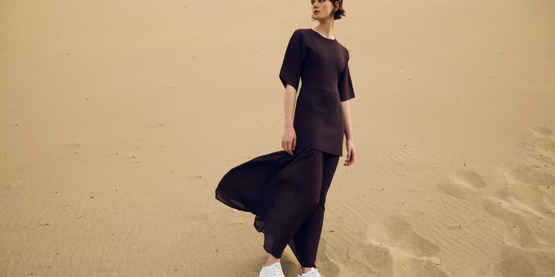 Sands of Elegance | Η Renato Garini παρουσιάζει τη νέα τηλεοπτική της καμπάνια για την Άνοιξη/Καλοκαίρι 2025