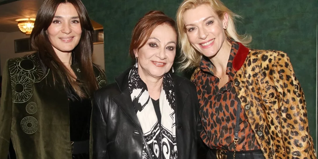 Χαμογελαστή η Φιλαρέτη Κομνηνού λίγο πριν γίνει γιαγιά