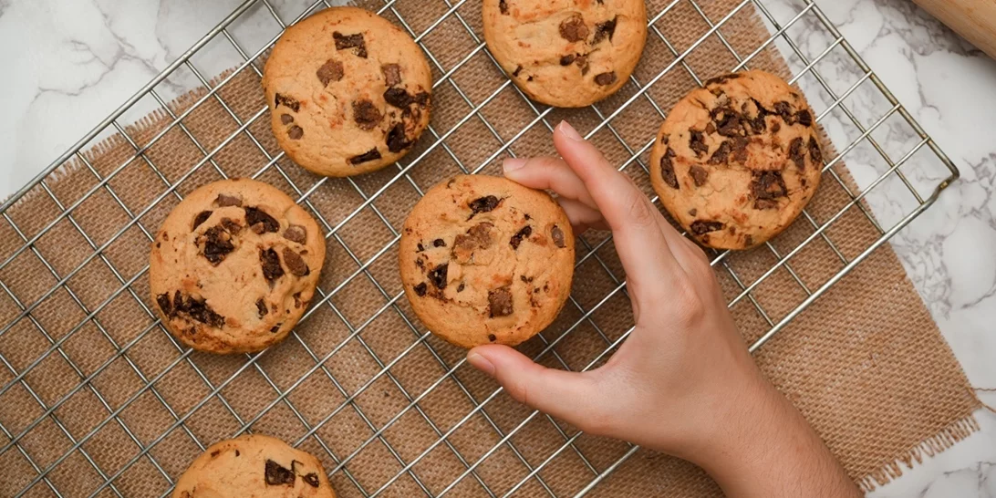 5+1 απολαυστικές κρέμες σώματος για να μυρίζεις σαν φρεσκοψημένο μπισκοτάκι