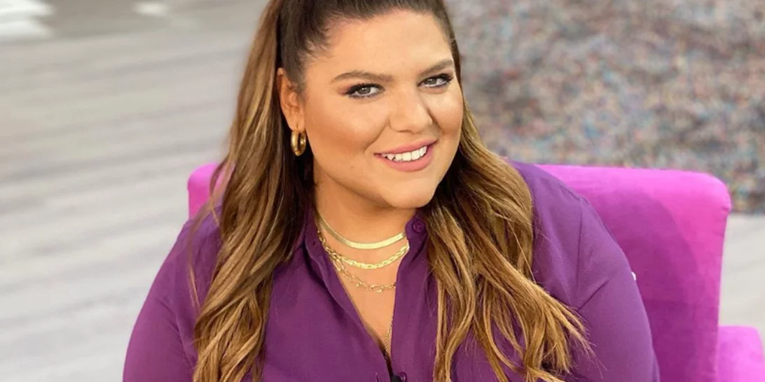 Vacation Mood | Το φόρεμα που χρειάζεσαι στις καλοκαιρινές διακοπές σου το έχει η Δανάη Μπάρκα και είναι Η&Μ