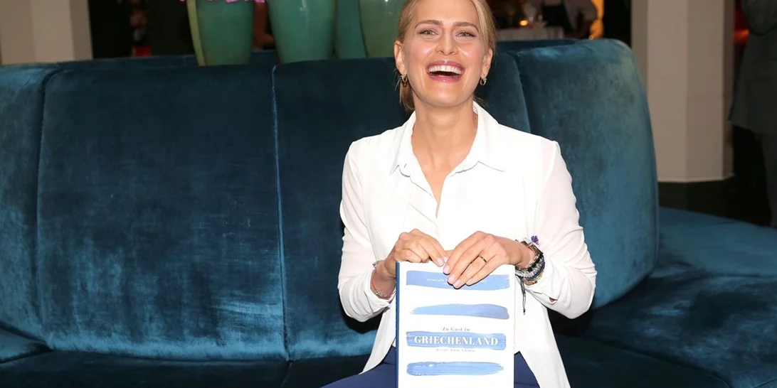 Τατιάνα Μπλάτνικ | Το εντυπωσιακό σαλόνι του νέου της σπιτιού - Με έργα τέχνης, vintage στοιχεία και ρουστίκ πινελιές