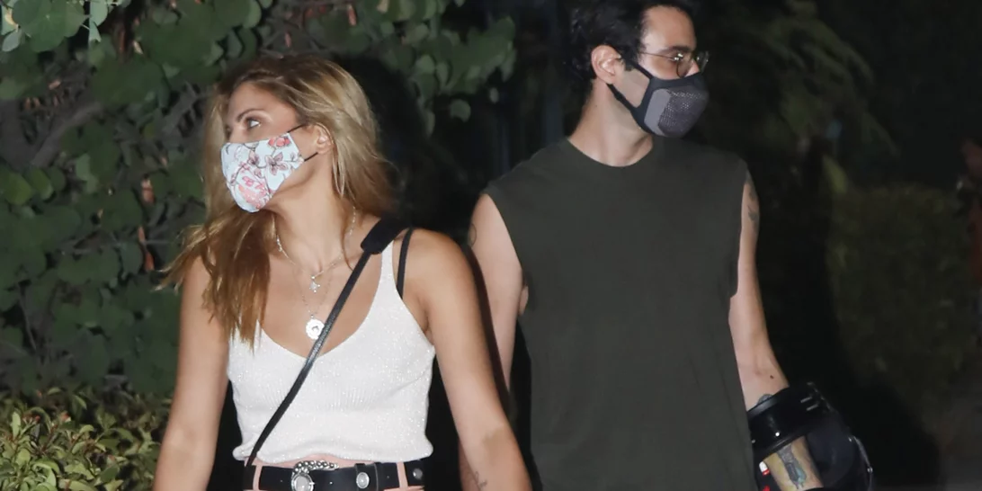 Η Μαίρη Συνατσάκη αισθάνεται πολύ cool | Οι εναλλακτικές διακοπές με τον Ίαν Στρατή (pics)